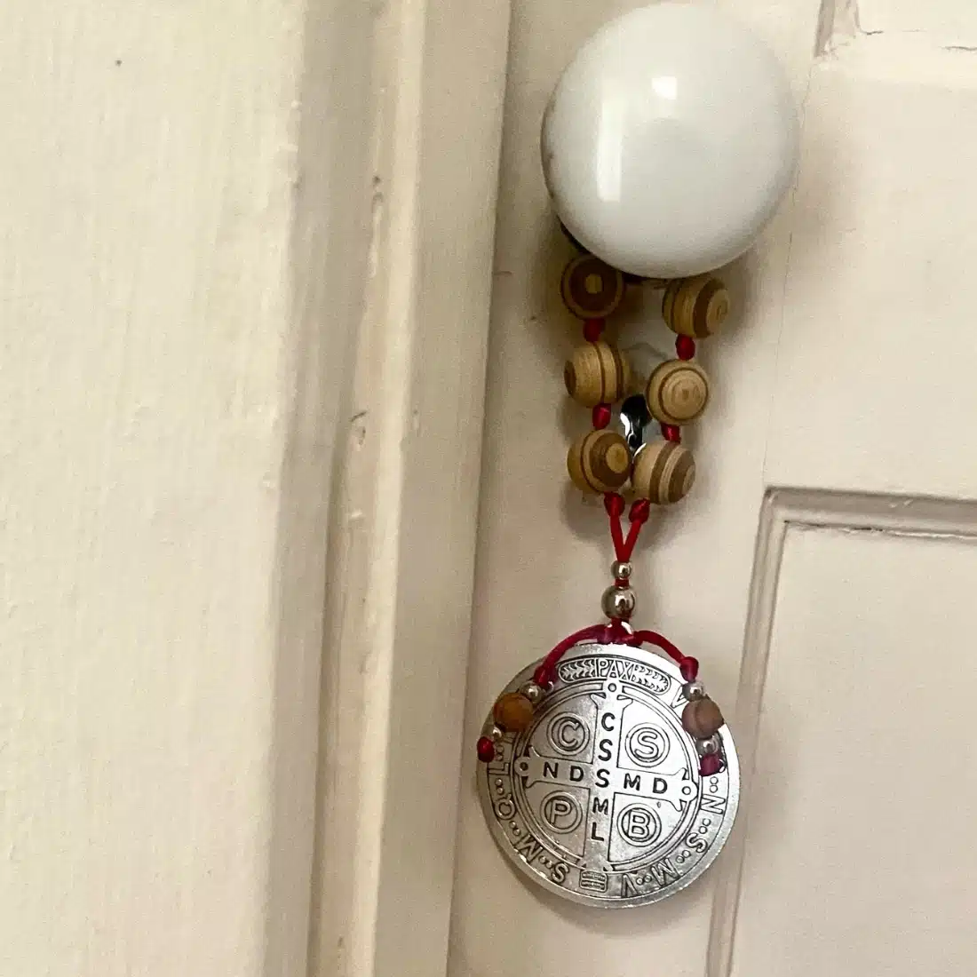 Medalla de San Benito para protección del hogar 3 Medalla de San Benito para protección del hogar - Imagen 3