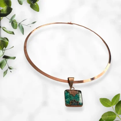 Colgante de cobre con piedras encapsuladas y Tiara de cobre  (Variedades)