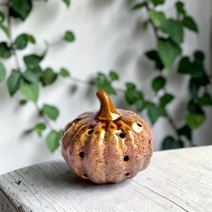 Pequeña Calabaza cerámica orificios con luz